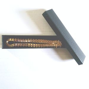 New jumbo chain necklace.